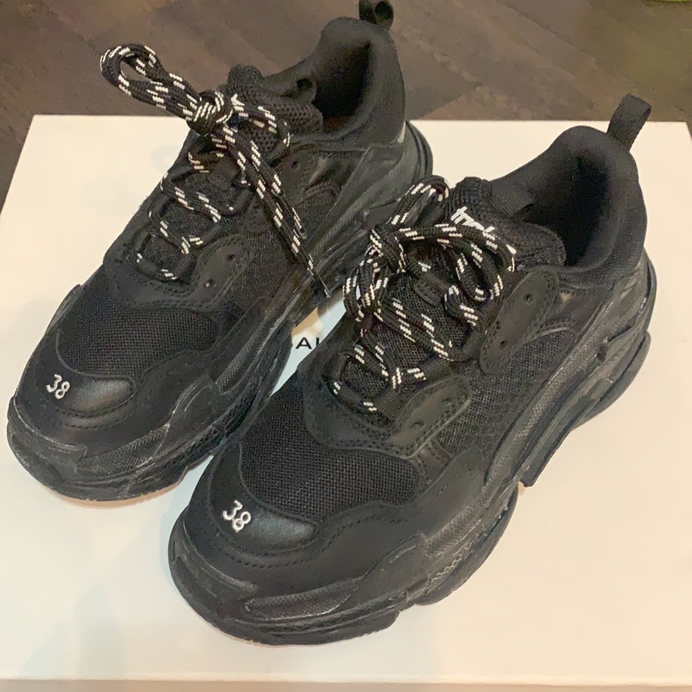Balenciaga triple s, color noir, size 38
